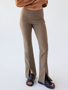 UO Vivian Split Hem Flare Pant - Earthy Green
